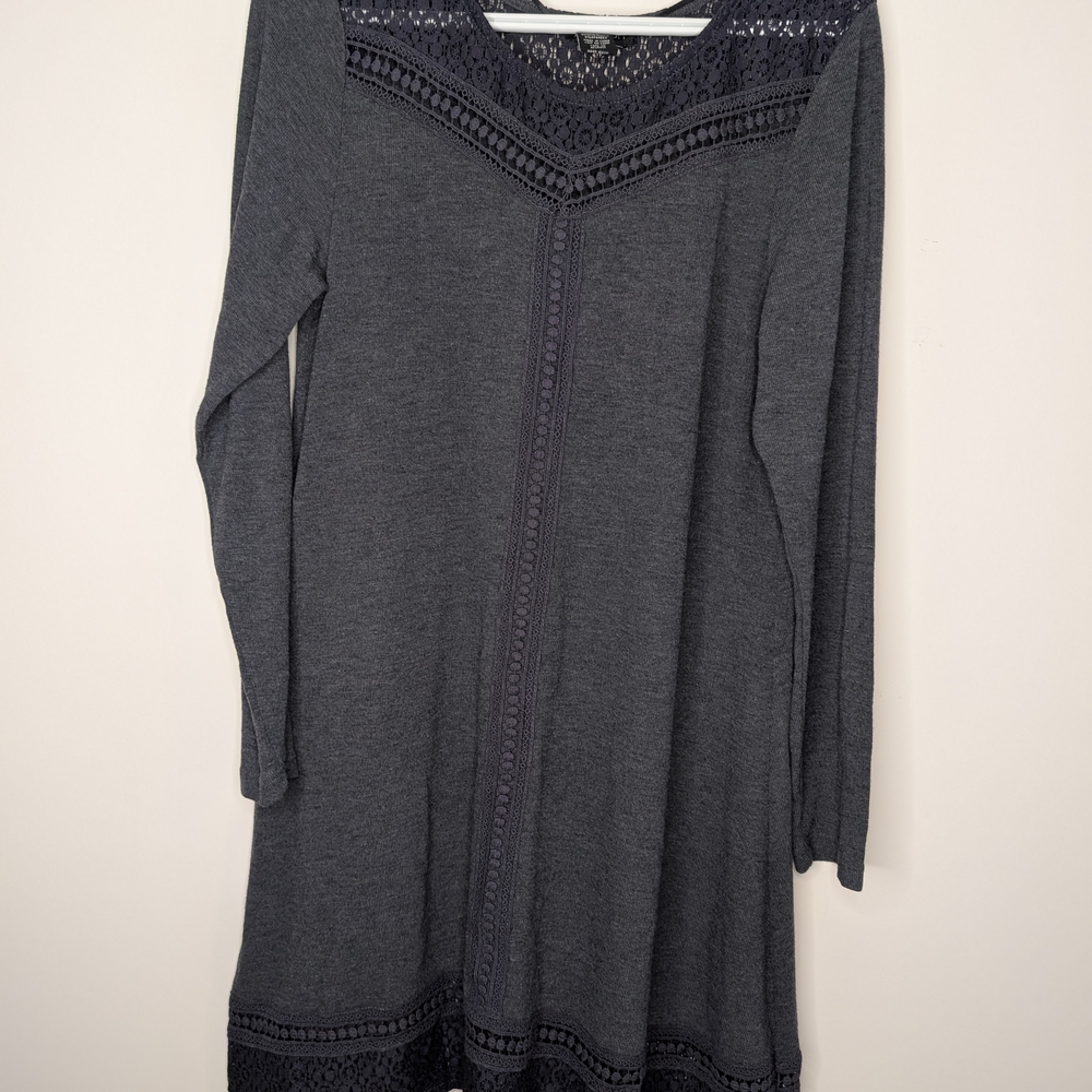 Papillon Blanc Gray V-Neck Long Sleeve Dress